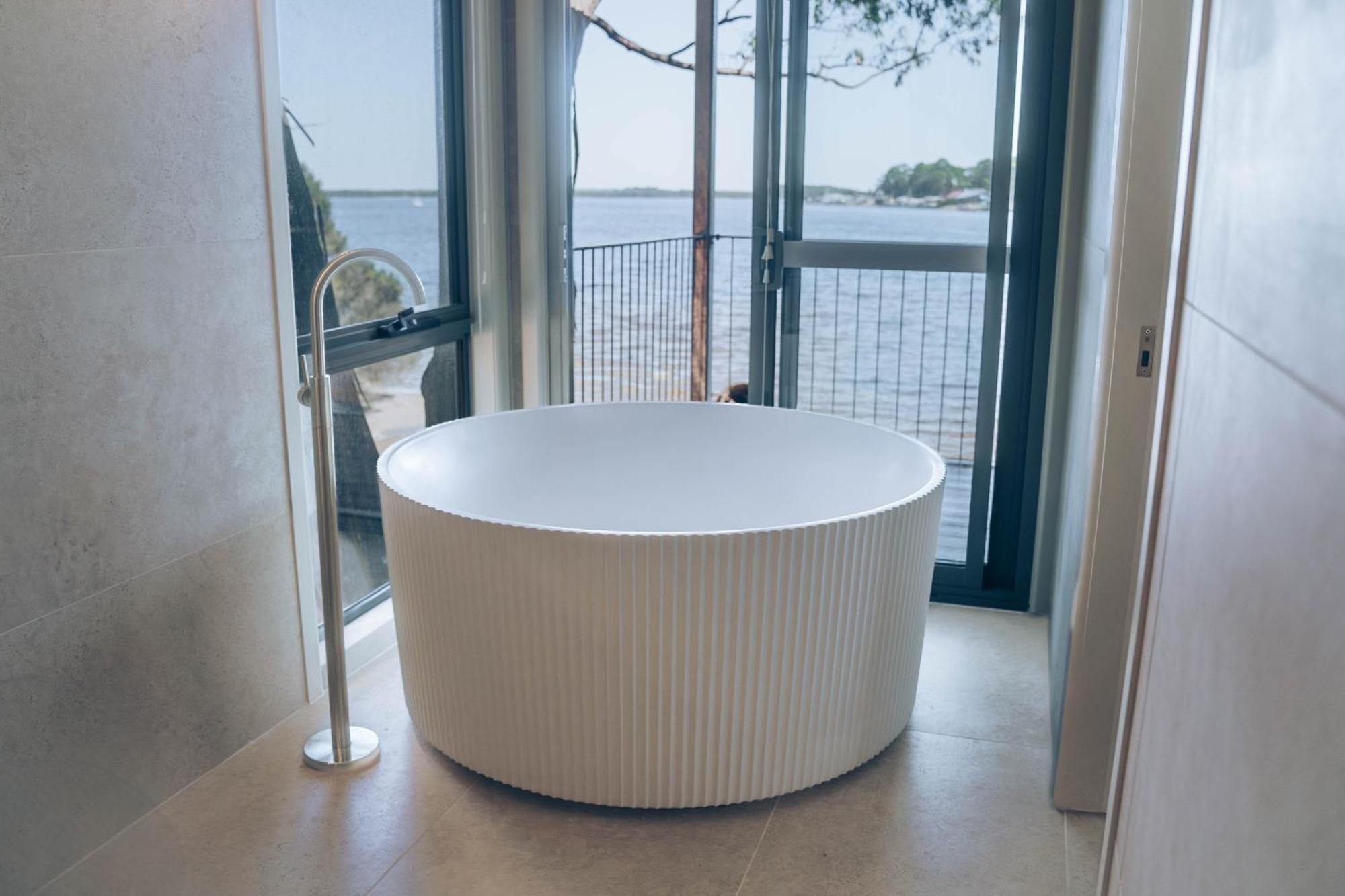 Risby Cove Boutique Hotel Strahan Buitenkant foto