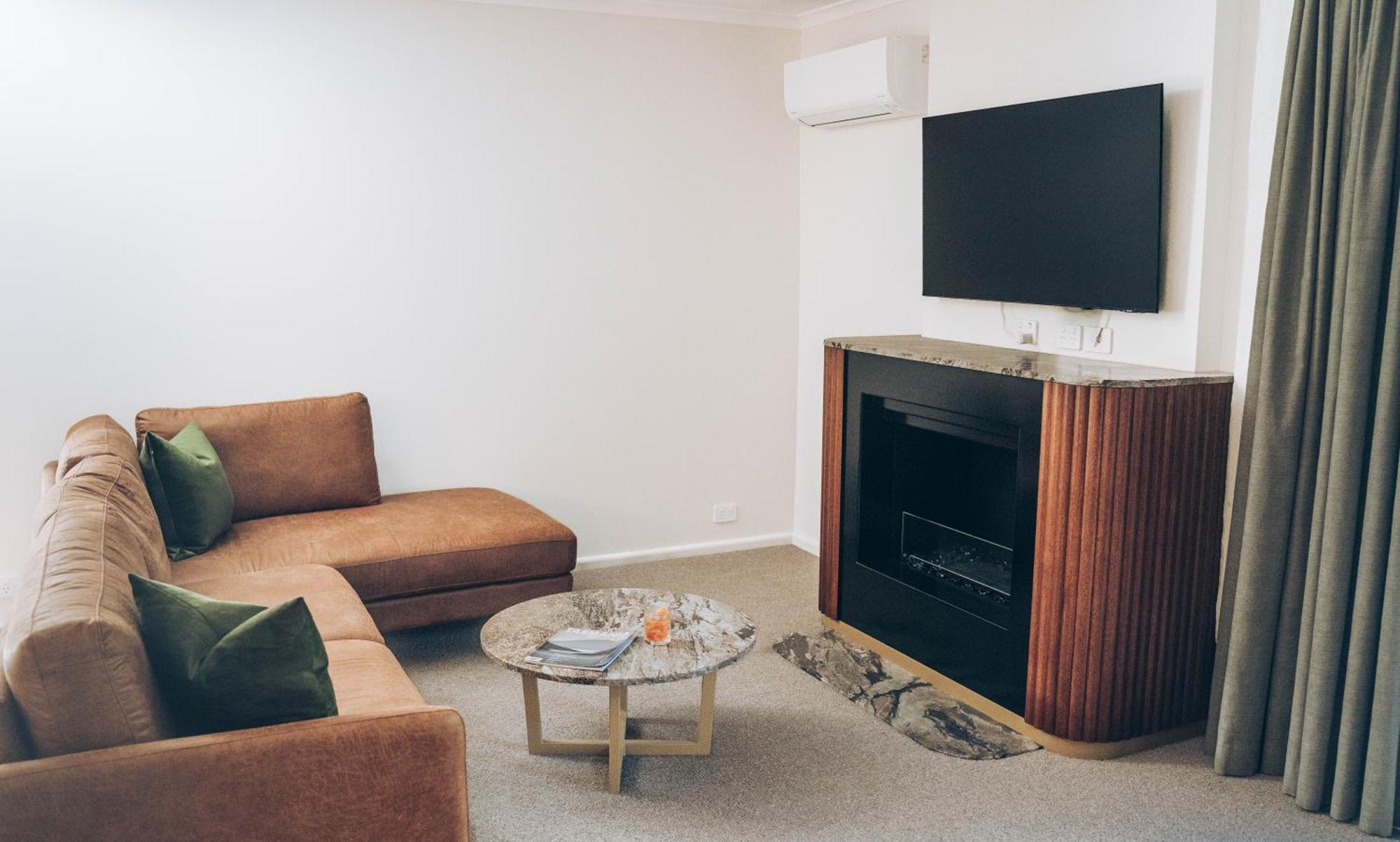 Risby Cove Boutique Hotel Strahan Buitenkant foto