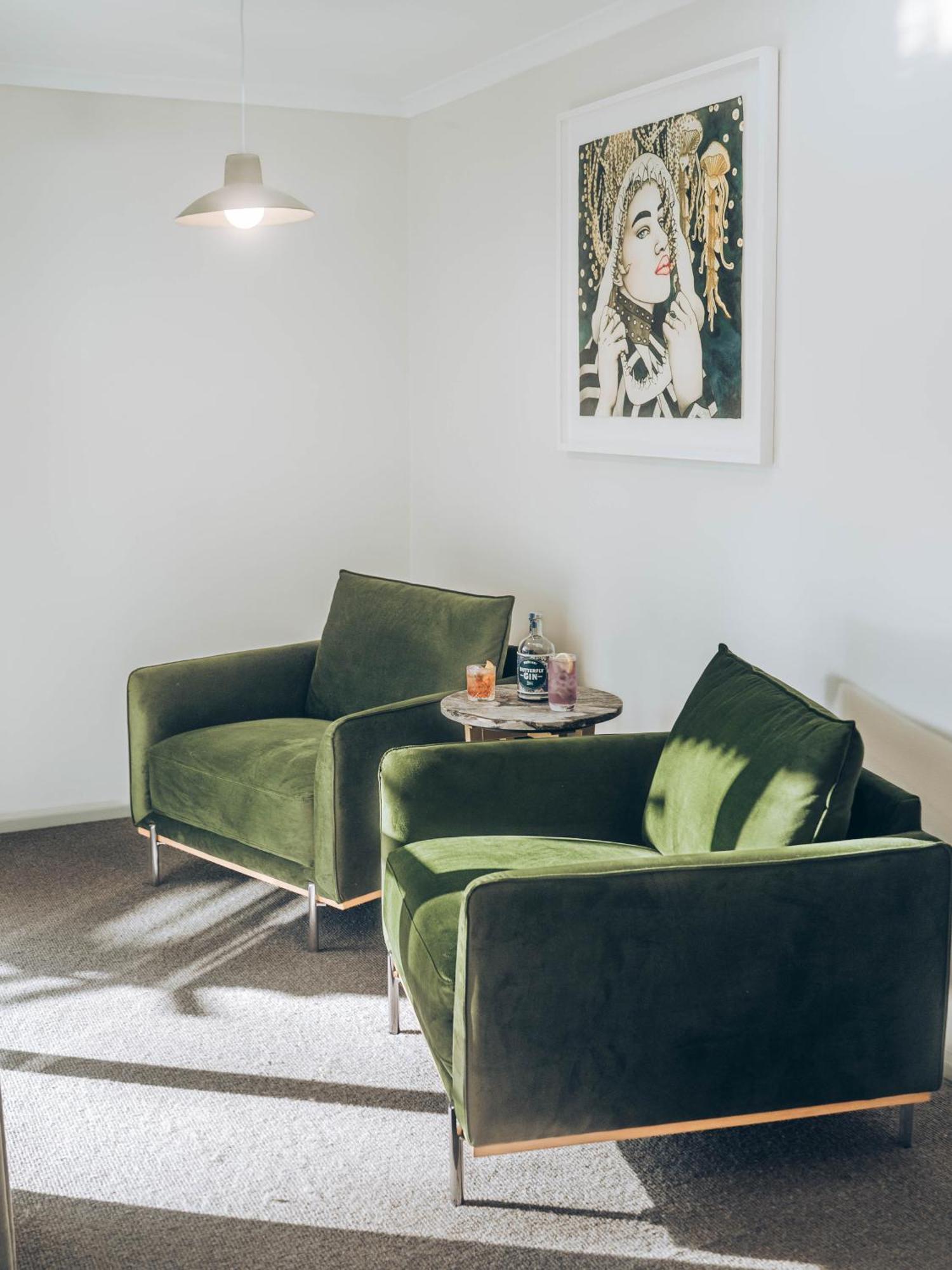 Risby Cove Boutique Hotel Strahan Buitenkant foto