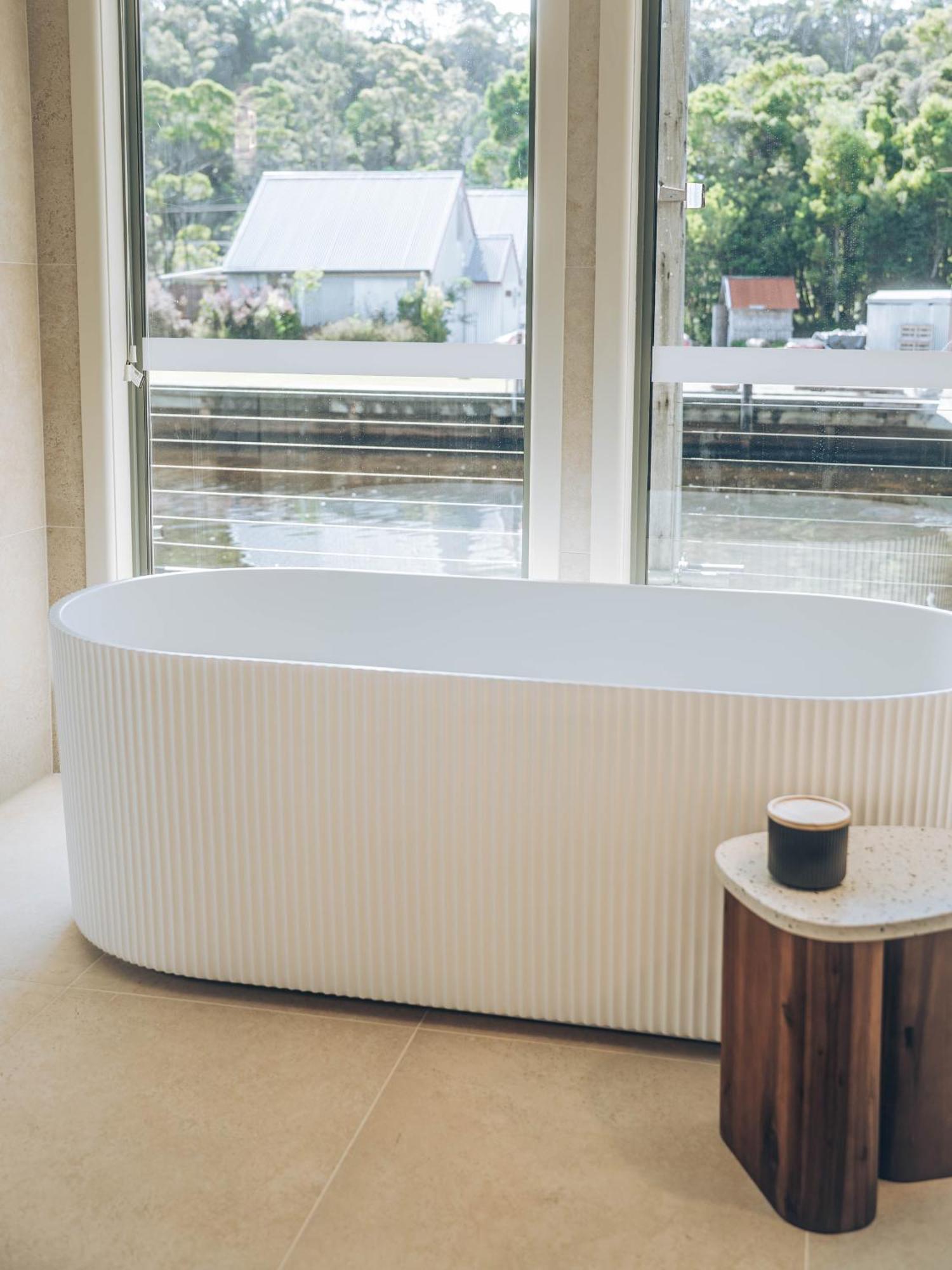 Risby Cove Boutique Hotel Strahan Buitenkant foto