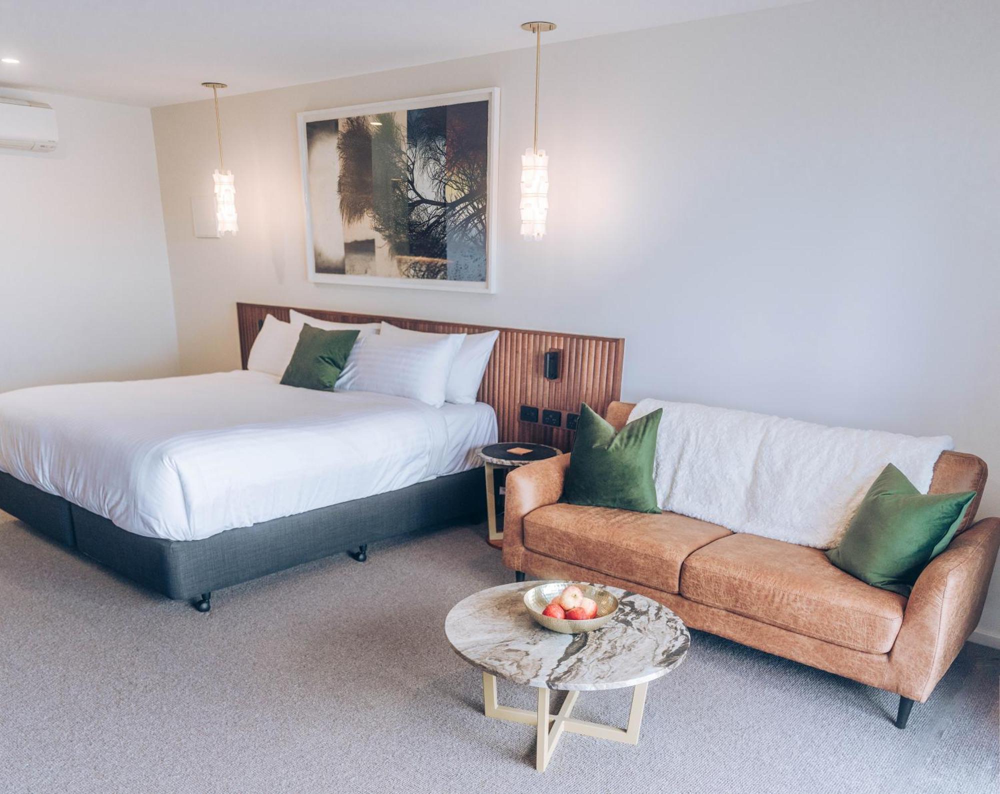 Risby Cove Boutique Hotel Strahan Buitenkant foto
