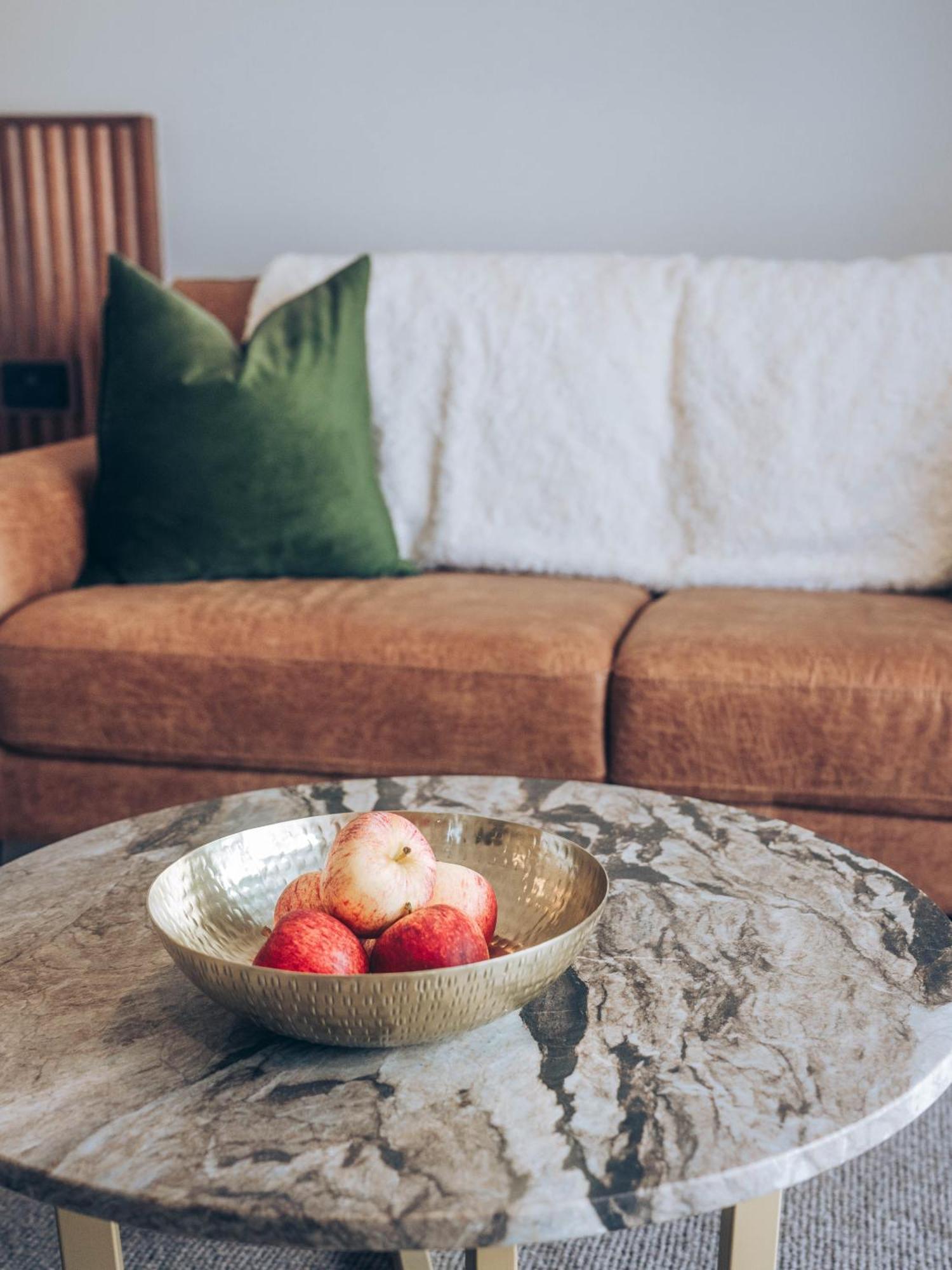 Risby Cove Boutique Hotel Strahan Buitenkant foto