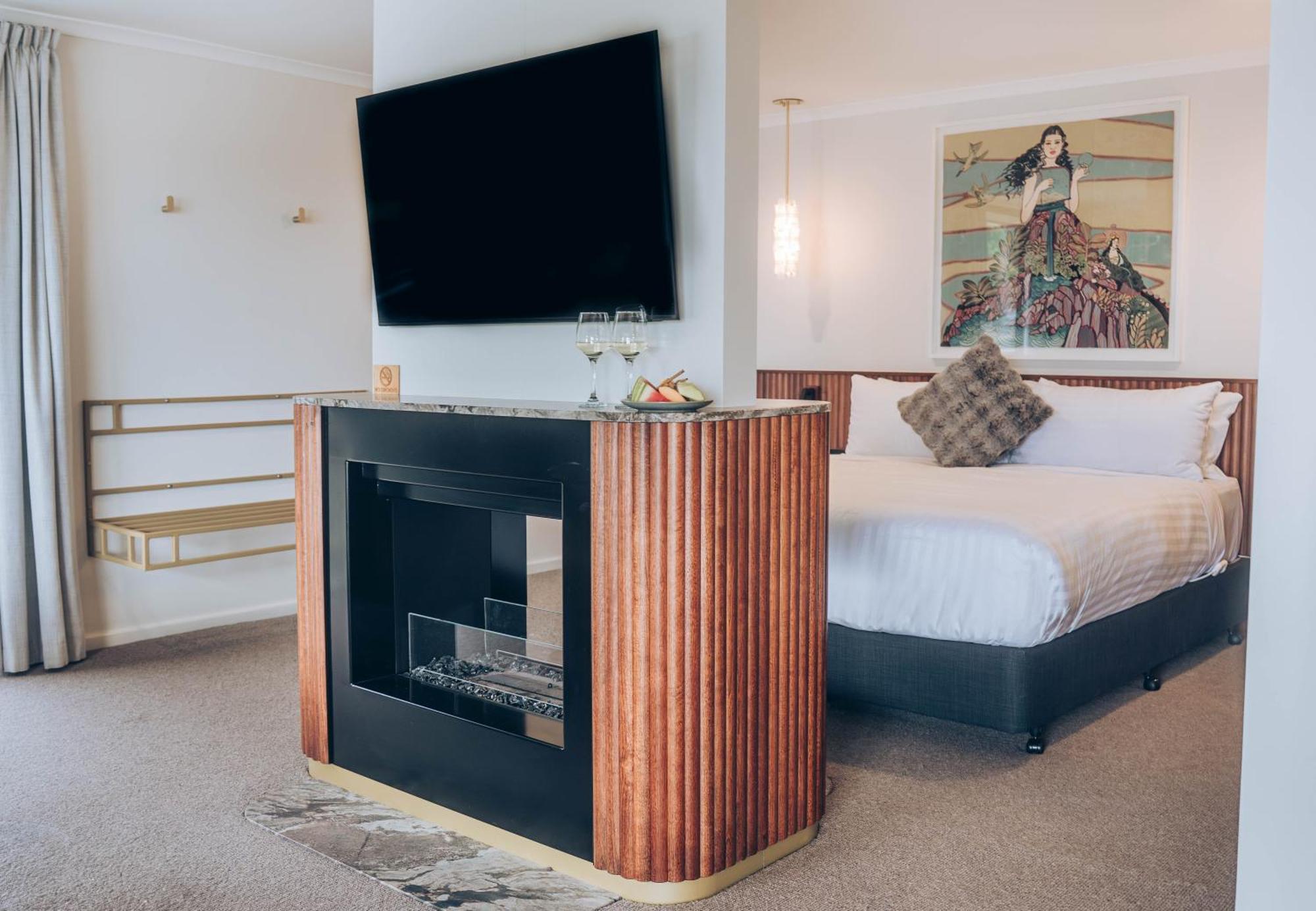 Risby Cove Boutique Hotel Strahan Buitenkant foto