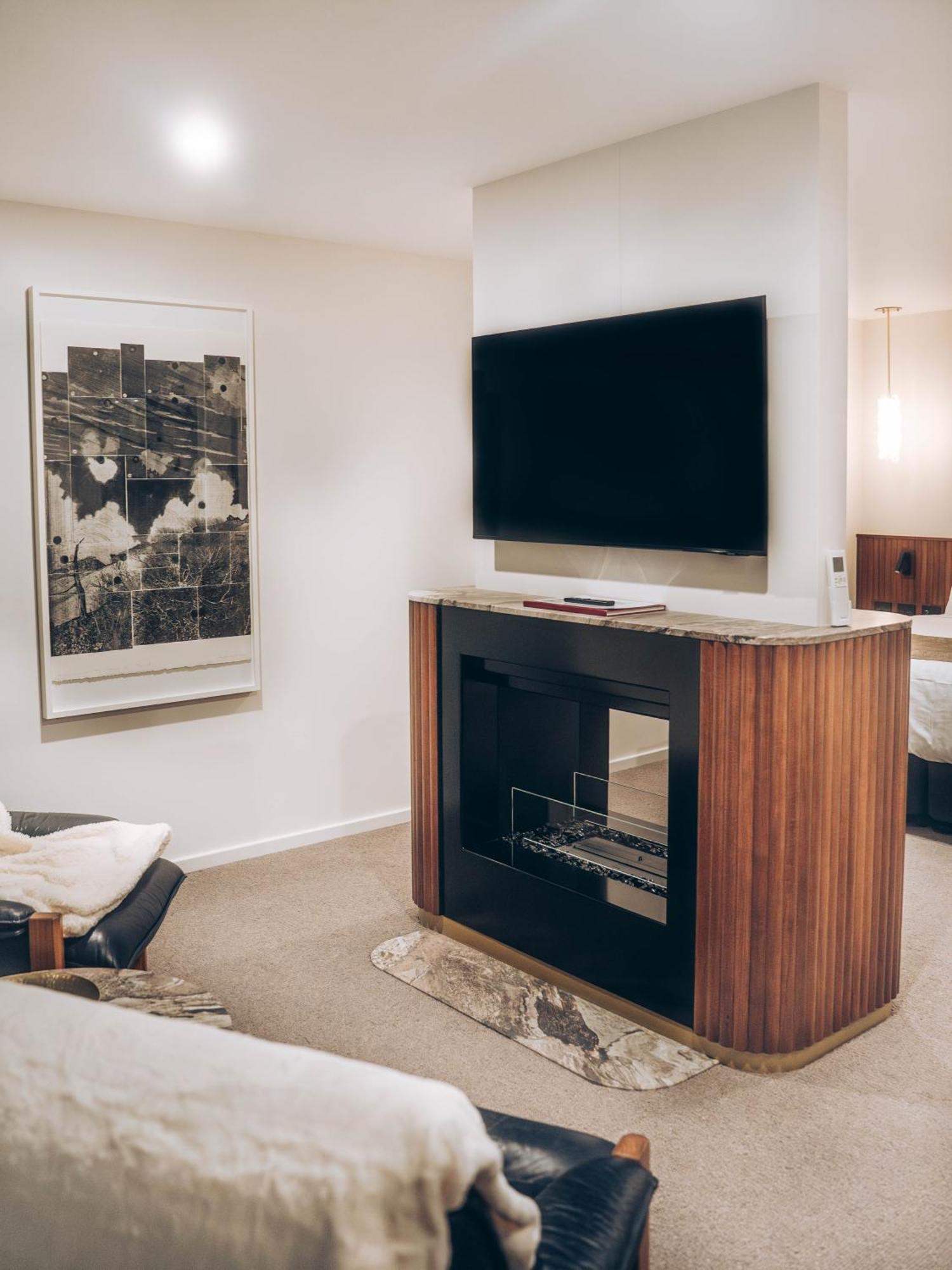 Risby Cove Boutique Hotel Strahan Buitenkant foto