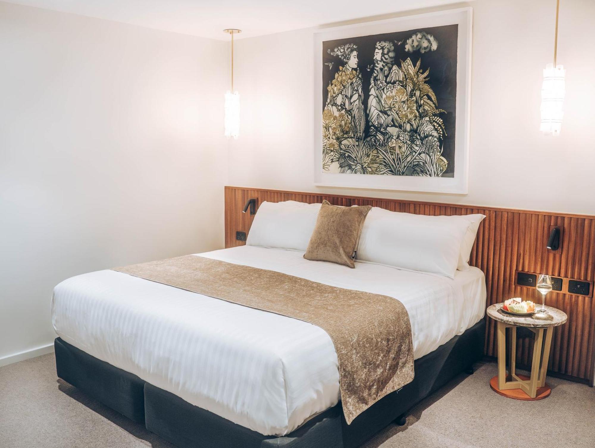 Risby Cove Boutique Hotel Strahan Buitenkant foto