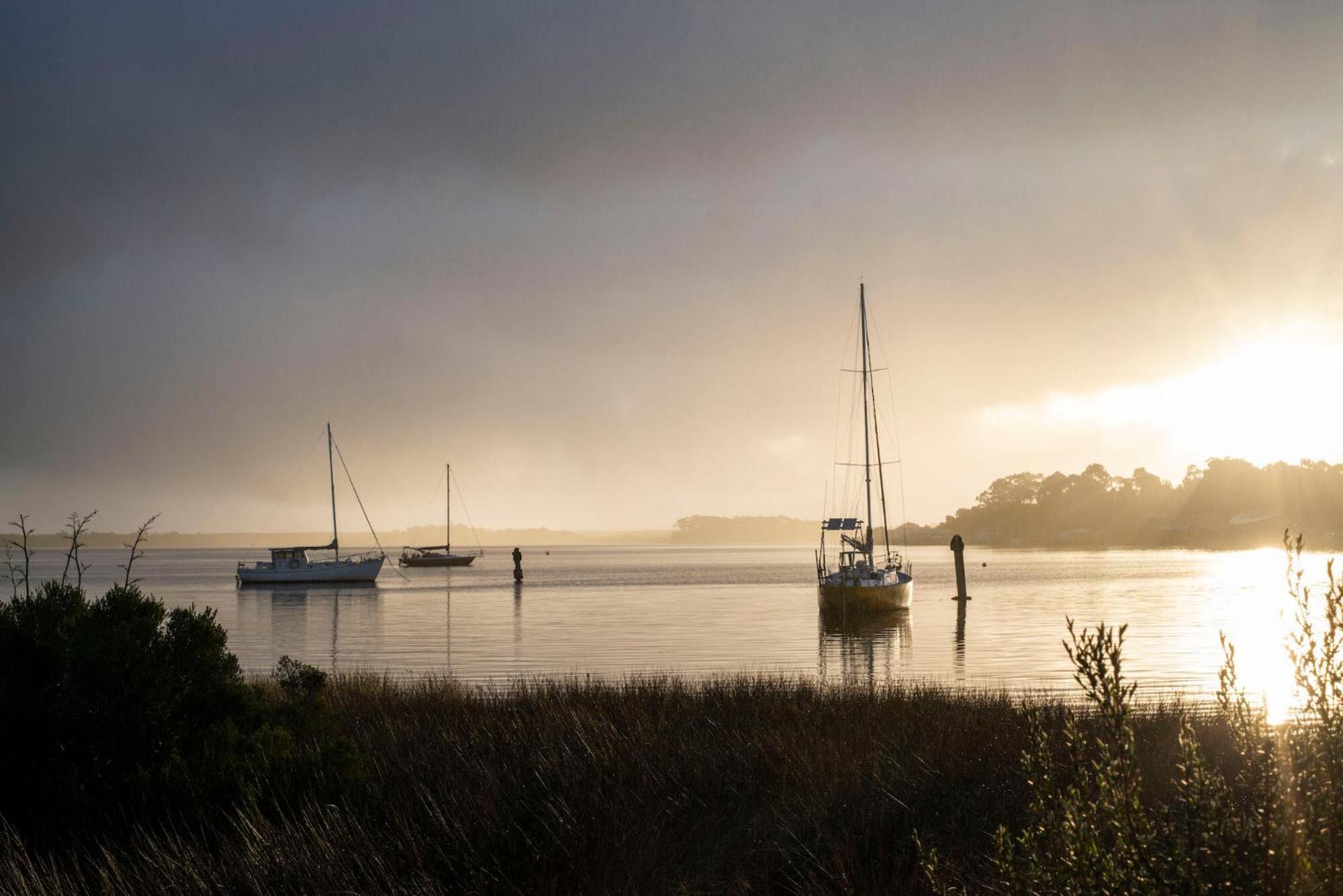 Risby Cove Boutique Hotel Strahan Buitenkant foto
