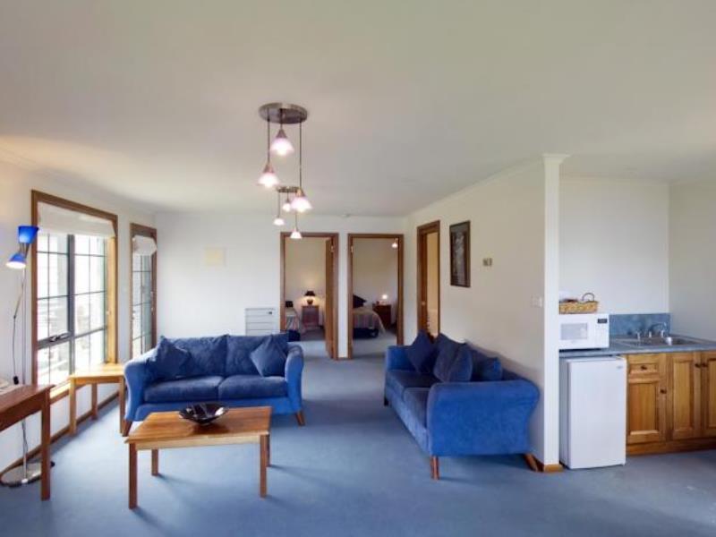 Risby Cove Boutique Hotel Strahan Buitenkant foto